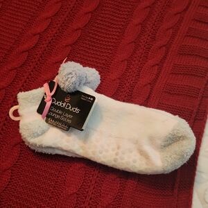 Cuddl Duds White and Gray Lounge Socks